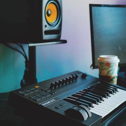 kvraudio's tweet photo. Starting off the day right ☕🎶 Have a great Monday #KVRCommunity! https://t.co/b638g198Qp
