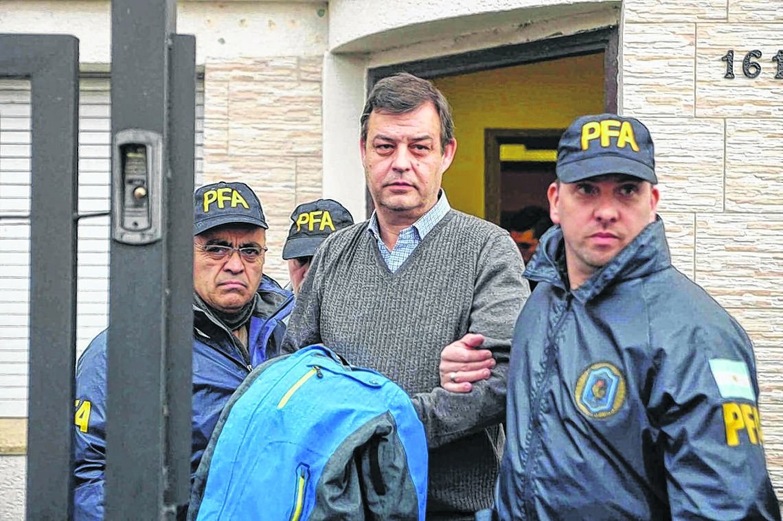 rionegrocomar's tweet photo. #Manzanares también confesó la trama de los negocios de #DanielMuñoz y #Pochetti en el petróleo y el turismo de #Neuquen. Le habían advertido que, si contaba algo, "podía haber un muerto". Por Italo Pisani @italopisani Leé más: https://t.co/498sokC8Cz https://t.co/h9uSXKrRPW