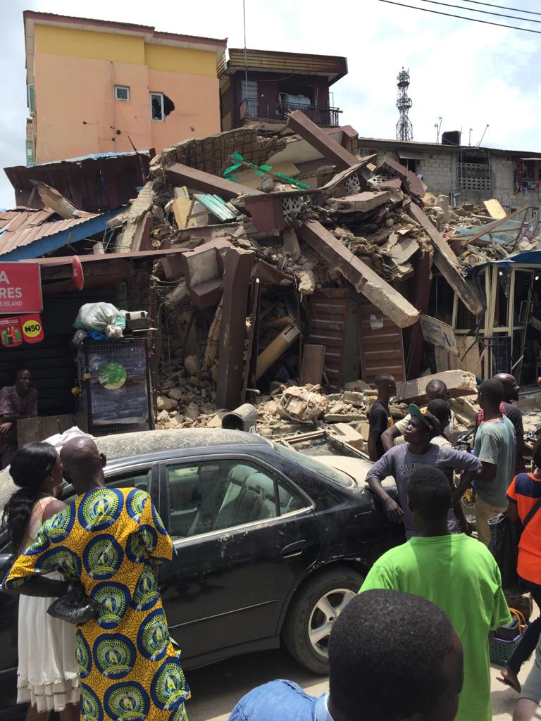lagospidia's tweet photo. Another building collapsed this afternoon at 50b Kakawa street Lagos- island. The house itself had been earmarked for demilition.
Thank God there was no casualty. https://t.co/e9S4Kq13sN