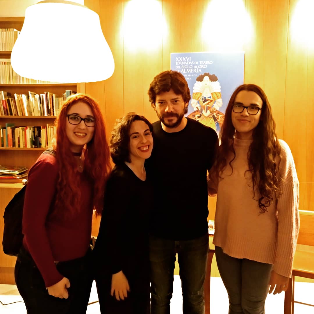 artedramaticoAL's tweet photo. ¡Contentísimos! Una oportunidad magnífica compartir consejos y experiencias de un actorazo como @alvaromorte Esta noche su compañía actúa en el Apolo con una versión de "El Lazarillo de Tormes". ¡No te la pierdas!
#EADCA #TeatroCervantesAlmería #FormaciónIntegral https://t.co/mmpgvTrdlF