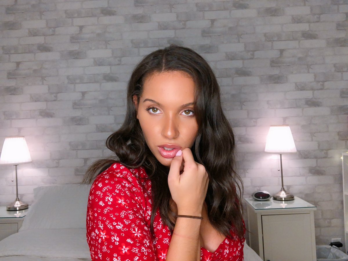 youtu.be/XpC1HaWQvx8 check out my new @ArianaGrande cover “needy” 💘