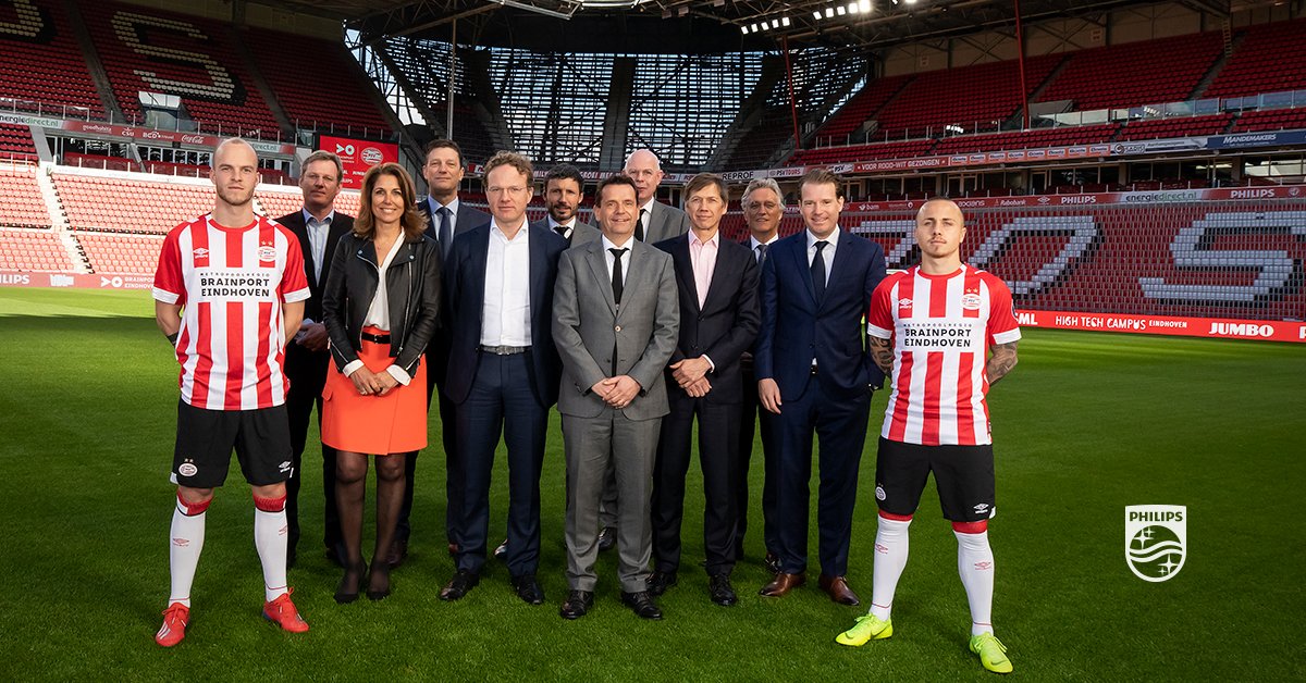 Een primeur in de historie van de topsport. Nederlands bedrijfsleven gaat samenwerking aan met PSV onder de naam Metropoolregio Brainport Eindhoven, die o.a. tot uiting komt op de shirts van PSV. Lees meer! philips.to/2HFjsAr