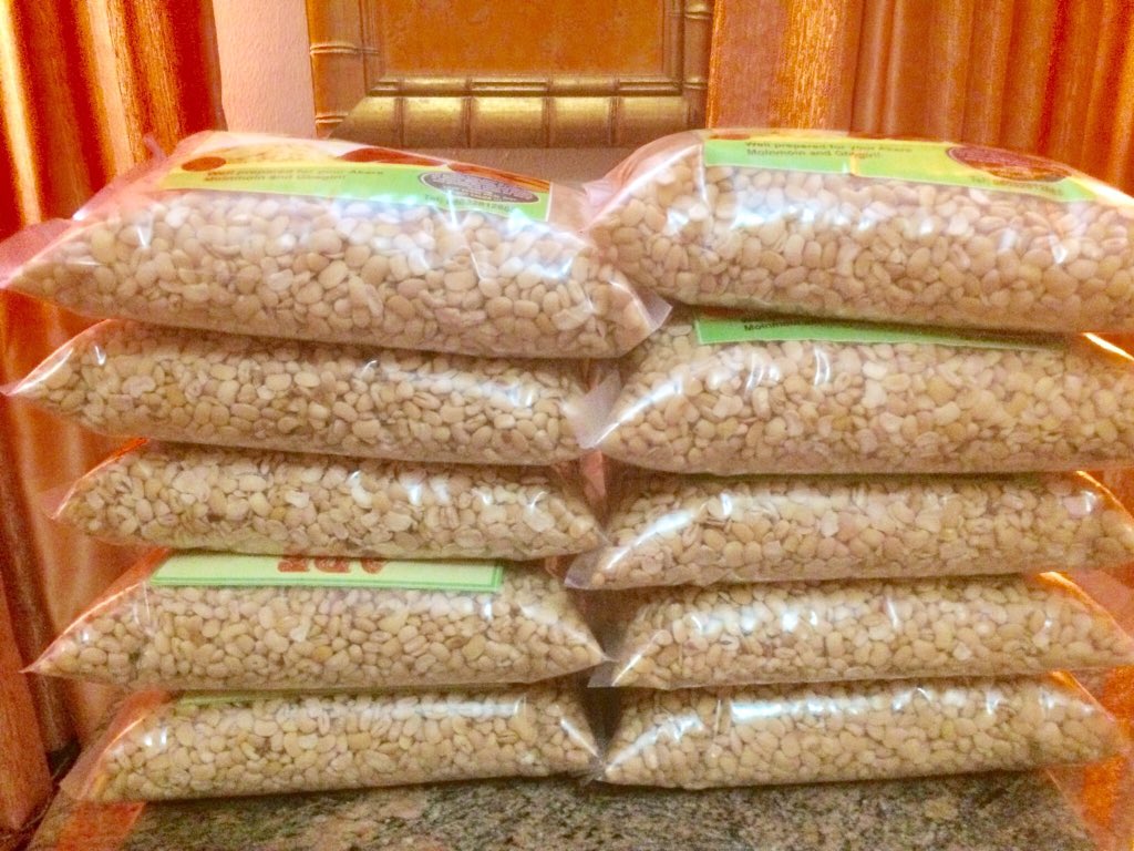 Uvbinebo's tweet photo. @carlsunkky @soyecateringsng AKARA, MOINMOIN &amp; Gbegiri lovers! Oya! We sell BEAN FLOUR AND PEELED BEANS for quick fix beans meal. We are in Lagos. Place your order on 08032812885. Thanks #Adegold #Foods https://t.co/mnUkKdvYo6