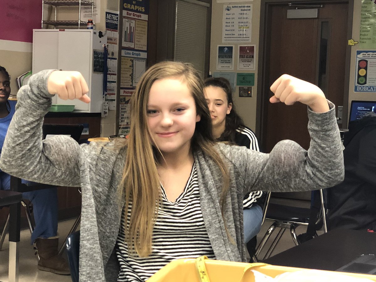 RosieOnTheFly's tweet photo. It’s a silly moment during Science Labs with balloons today. #ScienceIsPowerful #HeyMsRosenbergLookAtMyMuscles #ShoulderPads @BuffettMagnet @BobcatsOf7B https://t.co/tmojKsYhei