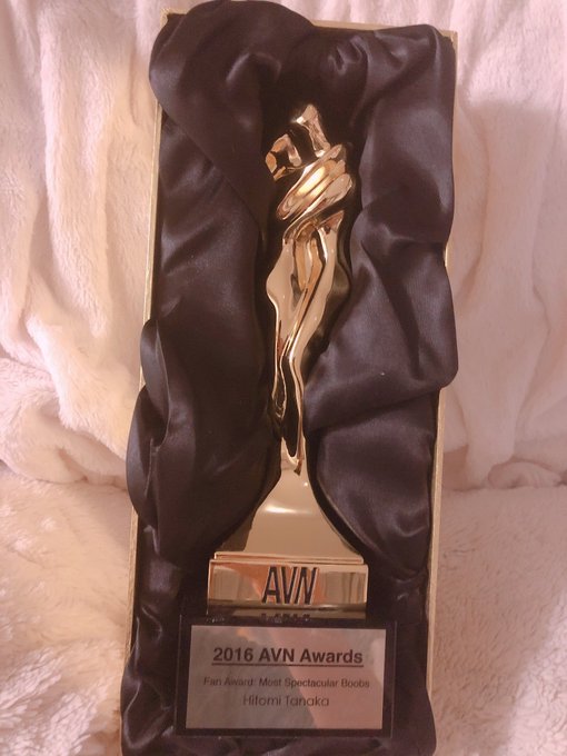 Hey!!!!i finally got it!!!!! 2016 AVN Awards trophy🤣🙏🙏🙏🙏 https://t.co/DbXc6ipIqh