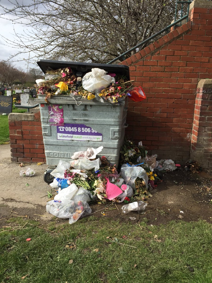 BMMorgy's tweet photo. If @MyWakefield can not be bothered be empty the bins in the cemetery, why not have a bigger one or supply 2? #disgusting https://t.co/KV3TqqBW7S