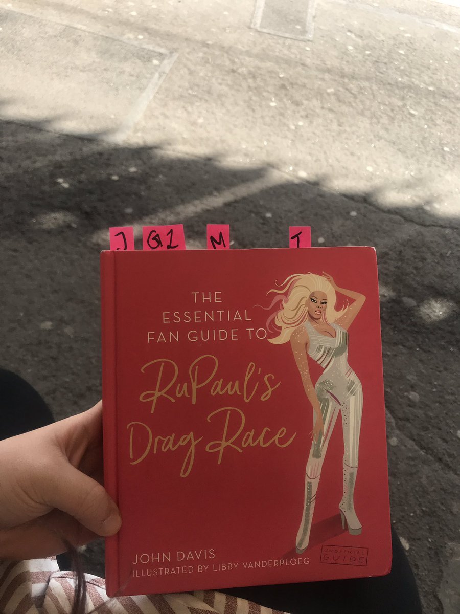 marisaplusdrag's tweet photo. Prepared for Twisted Circus 2 🙌🏼 (Alaska has already signed it and the other two aren’t in the book 😭) https://t.co/0IzD1Oeqfc