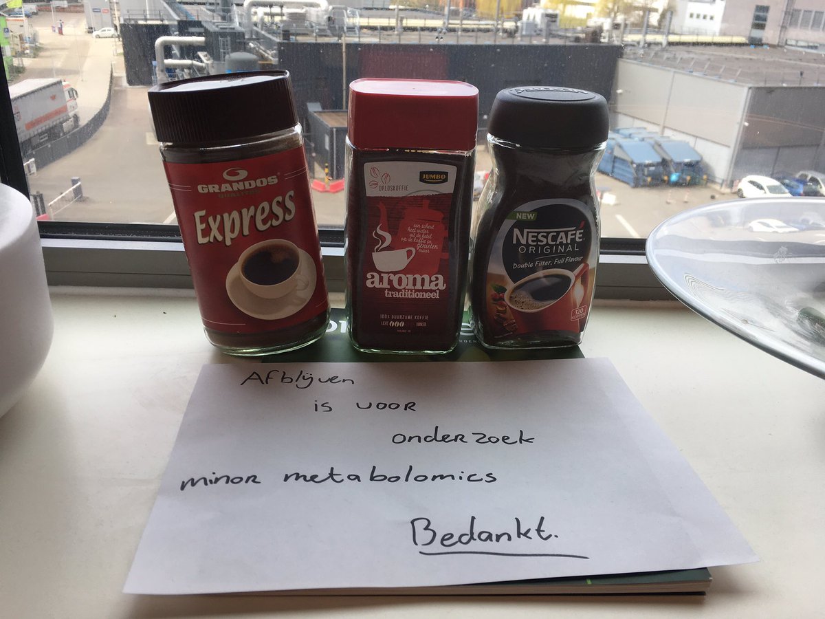 EP257's tweet photo. Op het #LCAB van #hsleiden moet je nooit zomaar ergens aankomen 😀 #onderzoek #biosciencepark #leiden #metabolomics https://t.co/RkPKRIeqHu