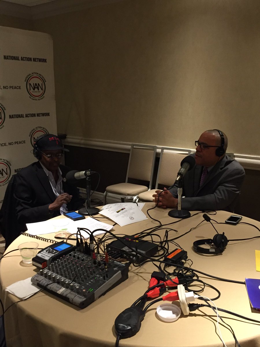 NidaKhanNY's tweet photo. Found another great pic; Bob Slade in action with ⁦@mixcom⁩ 
#RIPBobSlade ⁦@WBLS1075NYC⁩ https://t.co/ixztAfbmVw