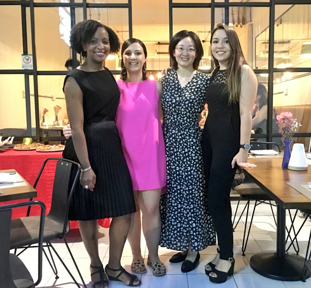 Angelique_D_Oxf's tweet photo. #universitypathways marketing team in #Bangkok #OIEGThailand2019 #Weareoxfordinternational @oxford_int @NatashaR_Turner https://t.co/wYjqLtoLcn