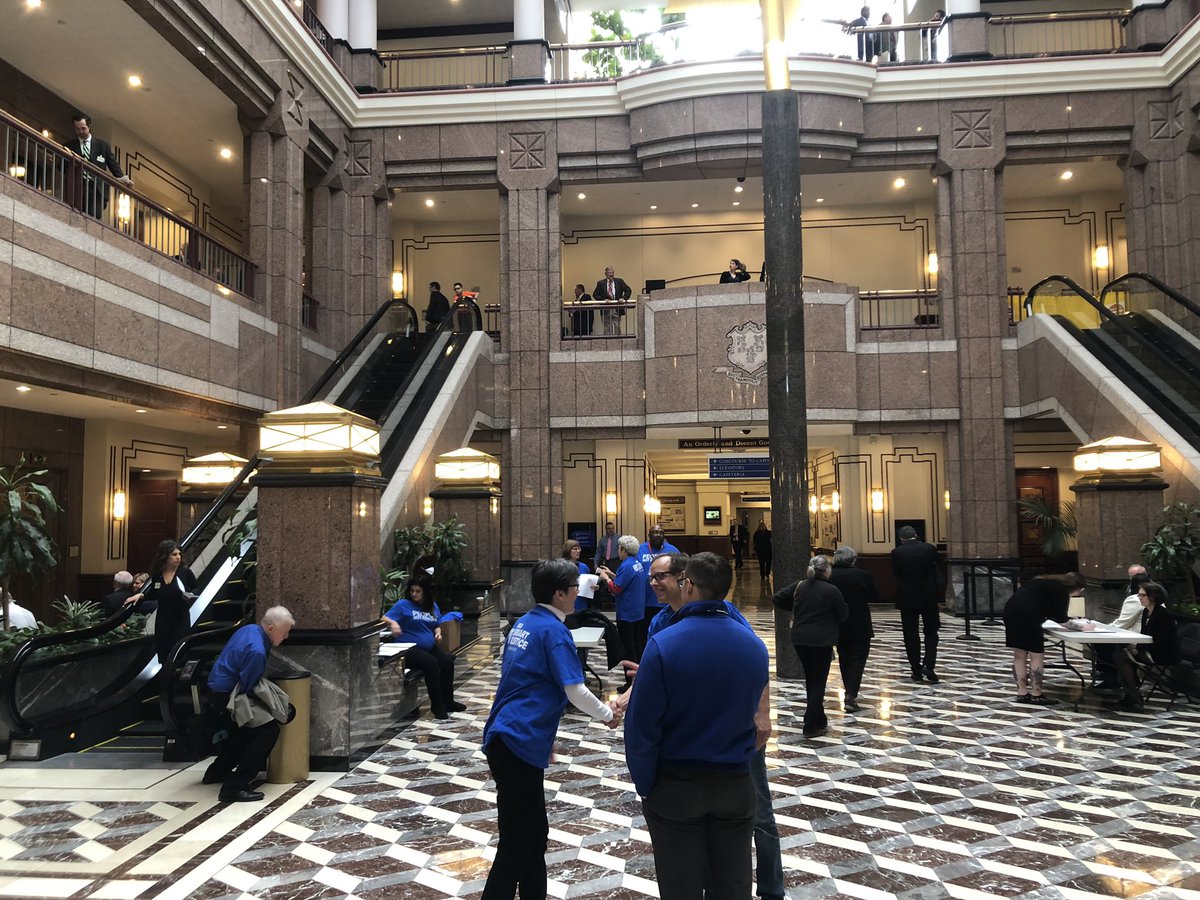 MelMedinaCT's tweet photo. We’re gathering ourselves by the escalator. Earn your Smart Justice blue and meet us at the LOB! #CTPolitics https://t.co/P5cyYNzFDQ