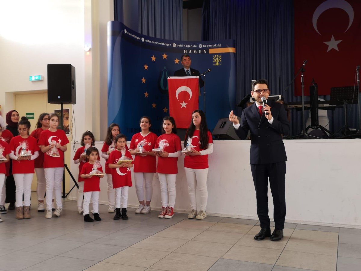 U_I_D's tweet photo. UID Ruhr-Hagen Şubemizde, „Çanakkale Anma Programı“,  tarihçi Prof. Dr. Osman Köse Bey ve UID Genel Sekreteri Tamer Cansız Bey’in konuşmalarıyla gerçekleşti. @bilgi_blent @TamerCansiz https://t.co/1dIx2Ps0FE