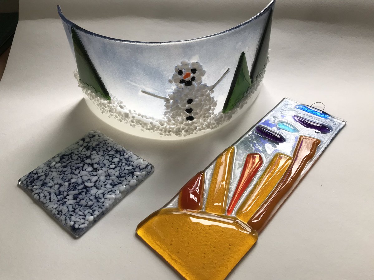bevbunnglassart's tweet photo. Now these have been collected I can share the pics with you. These were all made on my one day ‘Glass Fusing for Beginners’ workshop. Fabulous work by a family with no prior experience. So proud of them!
#studentwork #learnsomethingnew #learnglassfusing #fusedglass #medway #kent https://t.co/qYi4khDzup