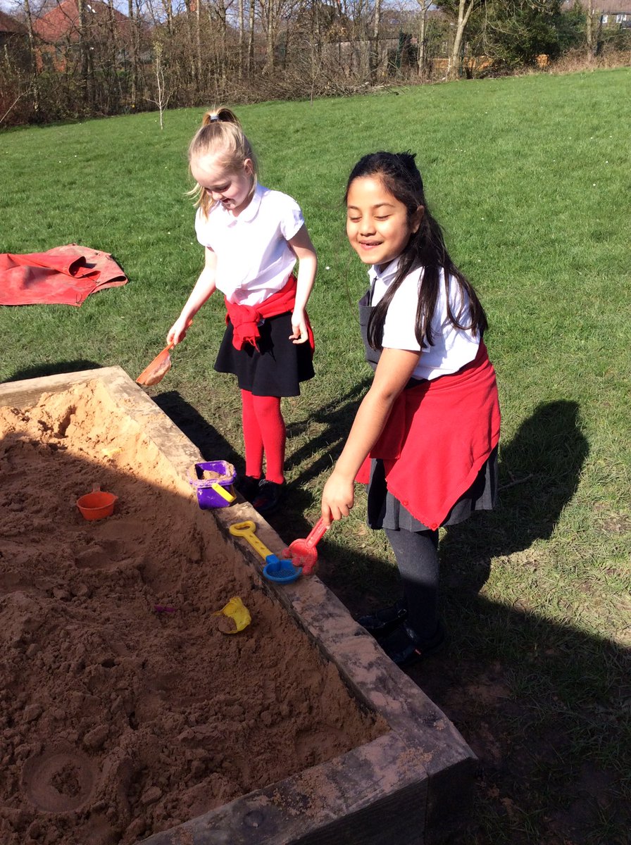 Millbrooknews's tweet photo. Using our new sandpit! #outdoorlearning #learningmathsthroughplay #sunnyday https://t.co/q5tfOm2el3