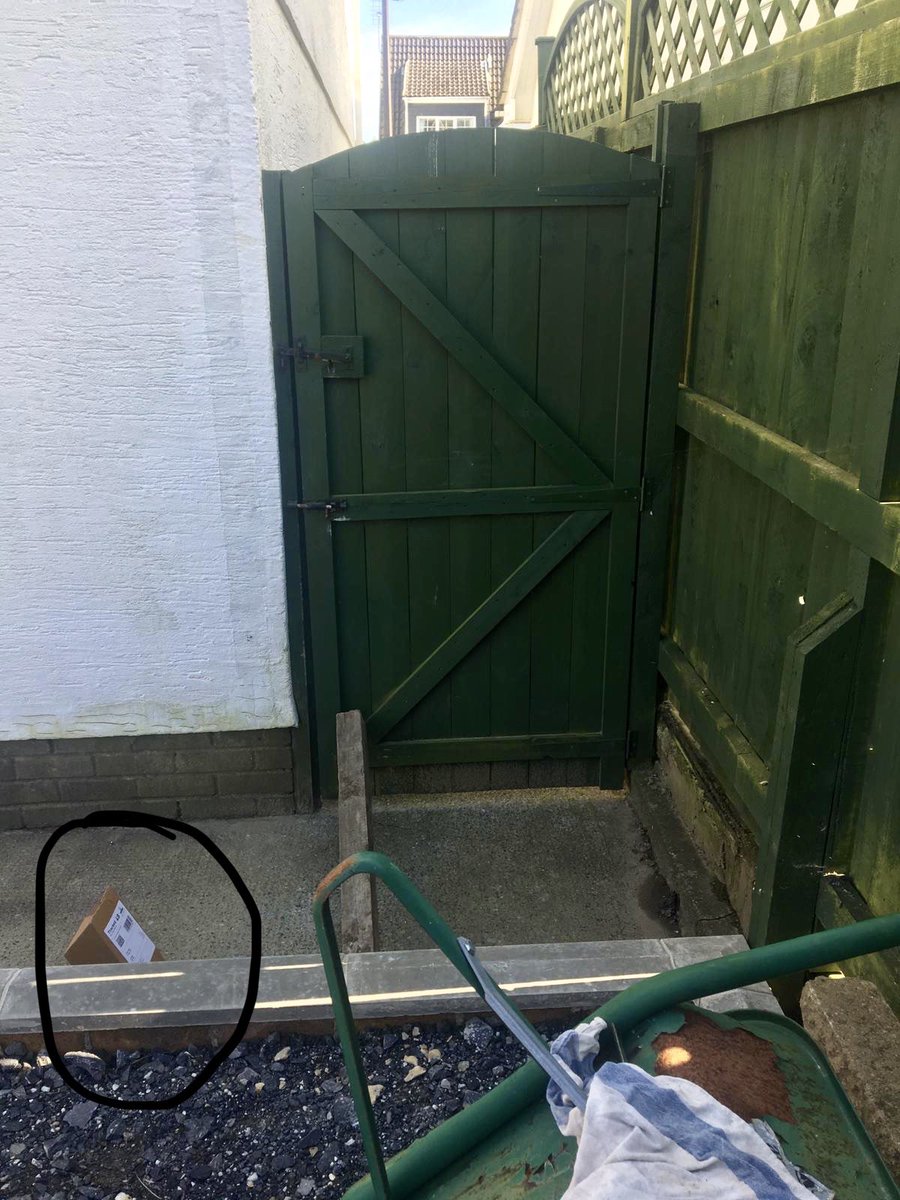 laurpX's tweet photo. Excellent delivery service by @RoyalMail again! Just flung over the side gate...lets home the speaker works! 😡 https://t.co/W7wtPW5yq1