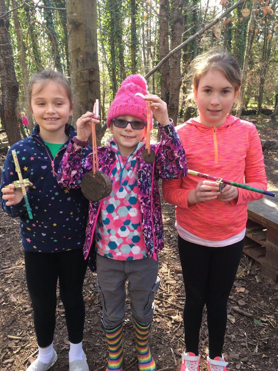 DanesfieldFS's tweet photo. Lots of crafts happening in the woods, medals, necklaces, flutes and kazoos! #greatimaginations #endlessideas @DanesfieldSchl @DanesfieldY4 https://t.co/bbrt9o1hGg