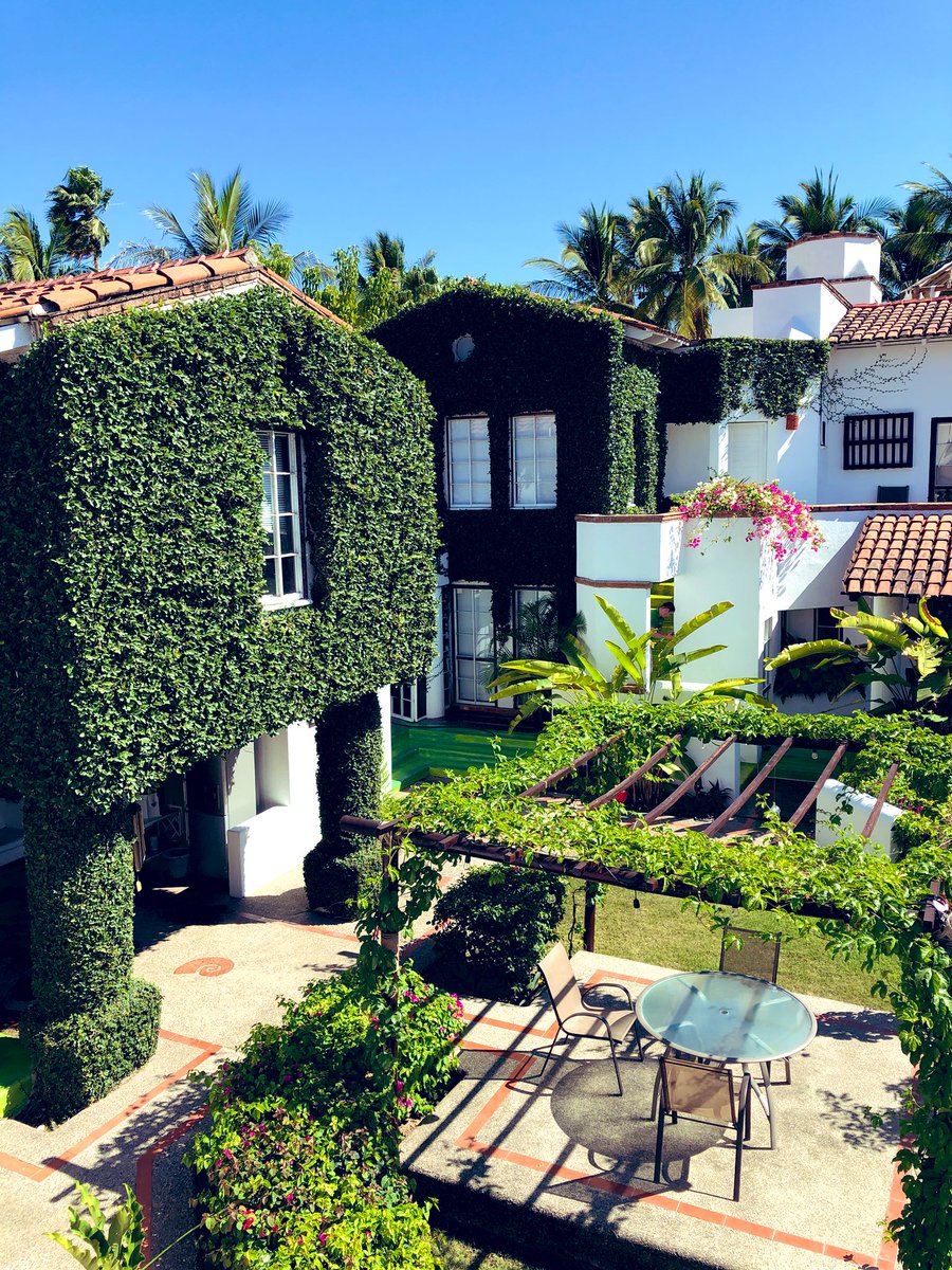 ExpertaViajera's tweet photo. Gracias por prepararnos el mejor fin de semana en #PuertoVallarta con mucha adrenalina, comida deliciosa, la mejor playa y los mejores paisajes y vistas.
Cuando vayan busquen a *Rocío* a través de su cuenta en Twitter @TuConcierge #ConciergeOnline https://t.co/ED3Q5QFR2B