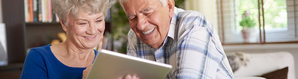 MobileHelpNow's tweet image. The digital age is changing the way we age in place. @FirstLightHome features the Top Medical Alert Smartwatches with #MobileHelp at #1! Read more here===&amp;gt;&amp;gt;
buff.ly/2uiQgq7 #MobileHelpHeroes