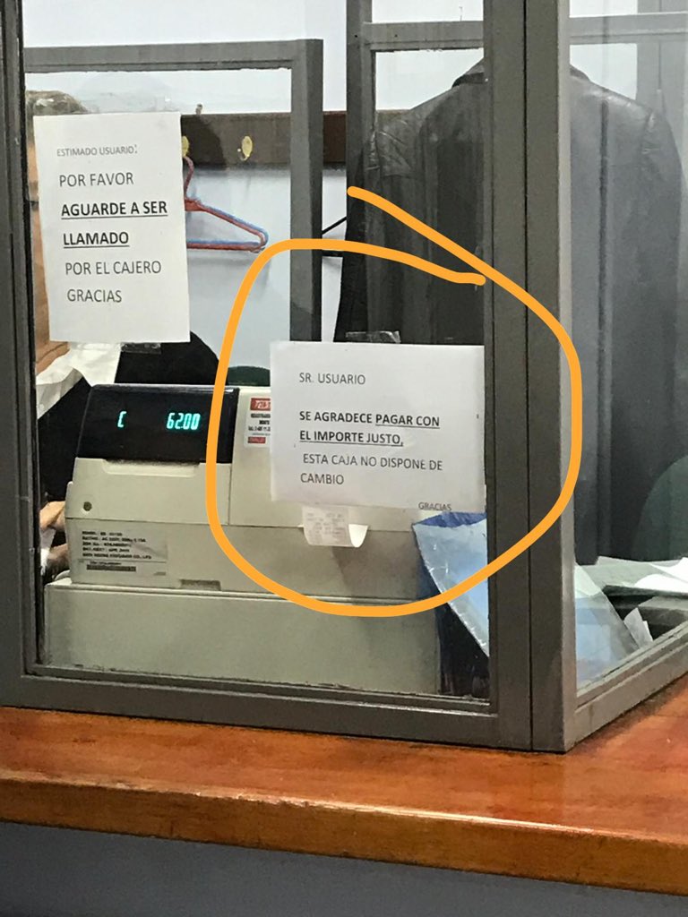 El registro civil sólo acepta efectivo y me agradece el cambio. El estado y la inclusión financiera. #inclusionfinanciera #Uruguay