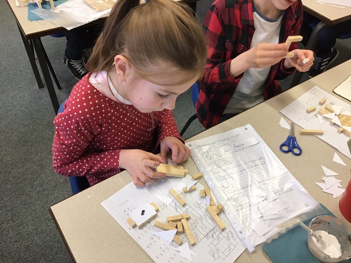 ClaphamTerrace1's tweet image. Year 6 are continuing their DT projects about ‘Structures’. #creativelearning #resilientlearning #persistentlearning