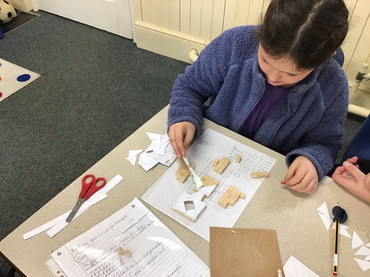 ClaphamTerrace1's tweet image. Year 6 are continuing their DT projects about ‘Structures’. #creativelearning #resilientlearning #persistentlearning