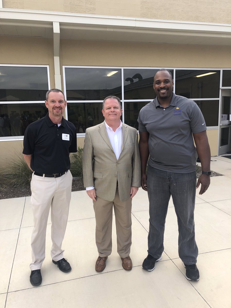 jmcgarityjr's tweet photo. Enjoyed a great time last week with the student athletes of @Boernehs and @SamChampionHS Athletes!
A huge appreciation to @boerneisd and @LeechStan for having me and partnering with @PCA_CentralTX!
#EngageInspireEnrich #BetterAthletesBetterPoeple #ChangingACulture https://t.co/xC75OnovtJ