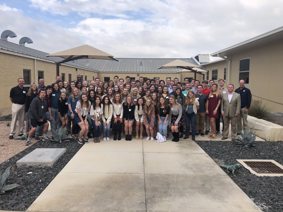 jmcgarityjr's tweet photo. Enjoyed a great time last week with the student athletes of @Boernehs and @SamChampionHS Athletes!
A huge appreciation to @boerneisd and @LeechStan for having me and partnering with @PCA_CentralTX!
#EngageInspireEnrich #BetterAthletesBetterPoeple #ChangingACulture https://t.co/xC75OnovtJ
