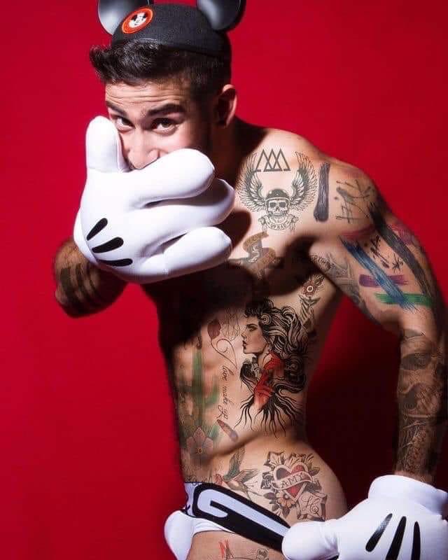 gaymersamigeeks's tweet photo. Dedo arriba si #TeamMickeyMouse, amigeeks. https://t.co/9zatgAZdrO