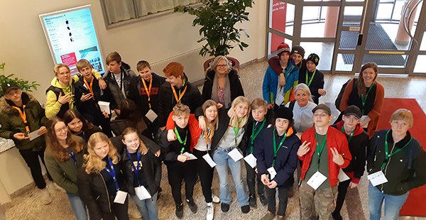 catrin_hood's tweet photo. LYCKA att få ta emot 50 högstadieelever hos oss på @BASF för att berätta om varför kemi är en framtidsbransch att satsa på om en vill vara med och skapa en bättre värld! #älskakemi #kemismart2019 Läs mer om @Universeums skolprojekt KemiSmart här https://t.co/InnTIgmQ5K https://t.co/Tc4NM28ucu