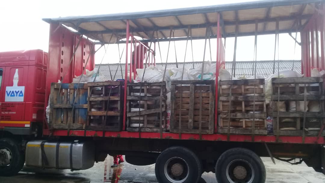 Some more truckloads of care packages left 28 Dawson St in Mutare today. This one was packed by a team of female volunteers! 💪💪💪
#CycloneIdaiUPDATE #CycloneIdaiZW #CycloneIdai
📷S.Murray