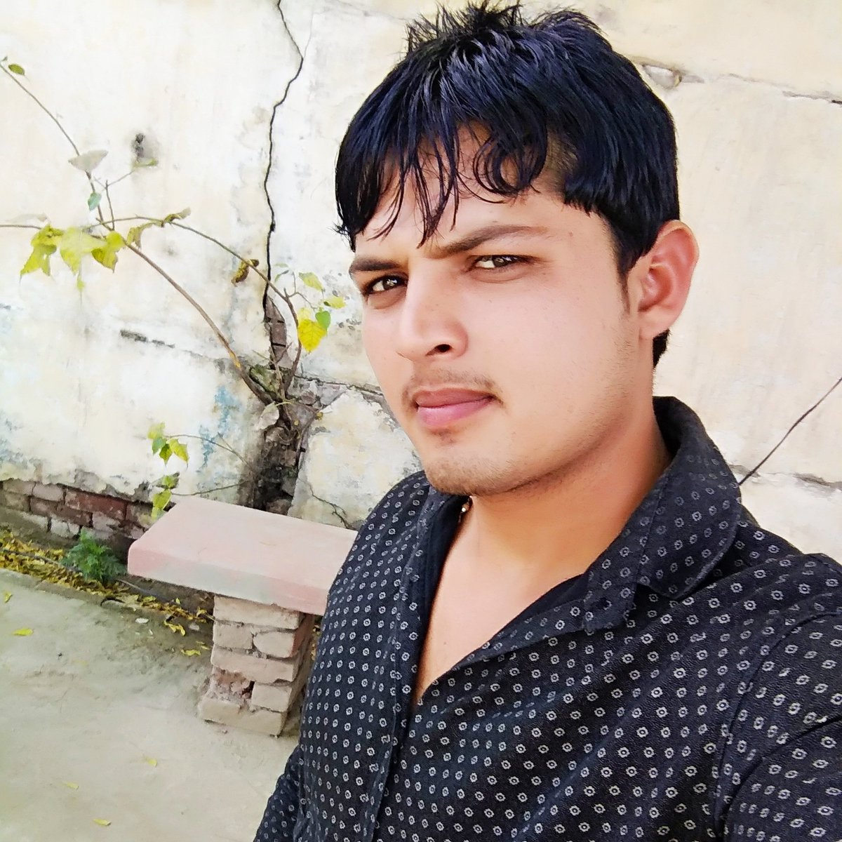 Rahulkumar054's tweet photo. Hlo friends https://t.co/GN4HUFEKkF
