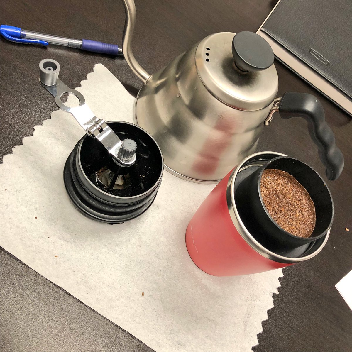 stefantribble's tweet image. This is how I make coffee at work... hand grinder, fresh beans, metal pour over filter and a gooseneck kettle. Hmm,🤔 I may have a coffee problem. #coffee #umble #workcoffee