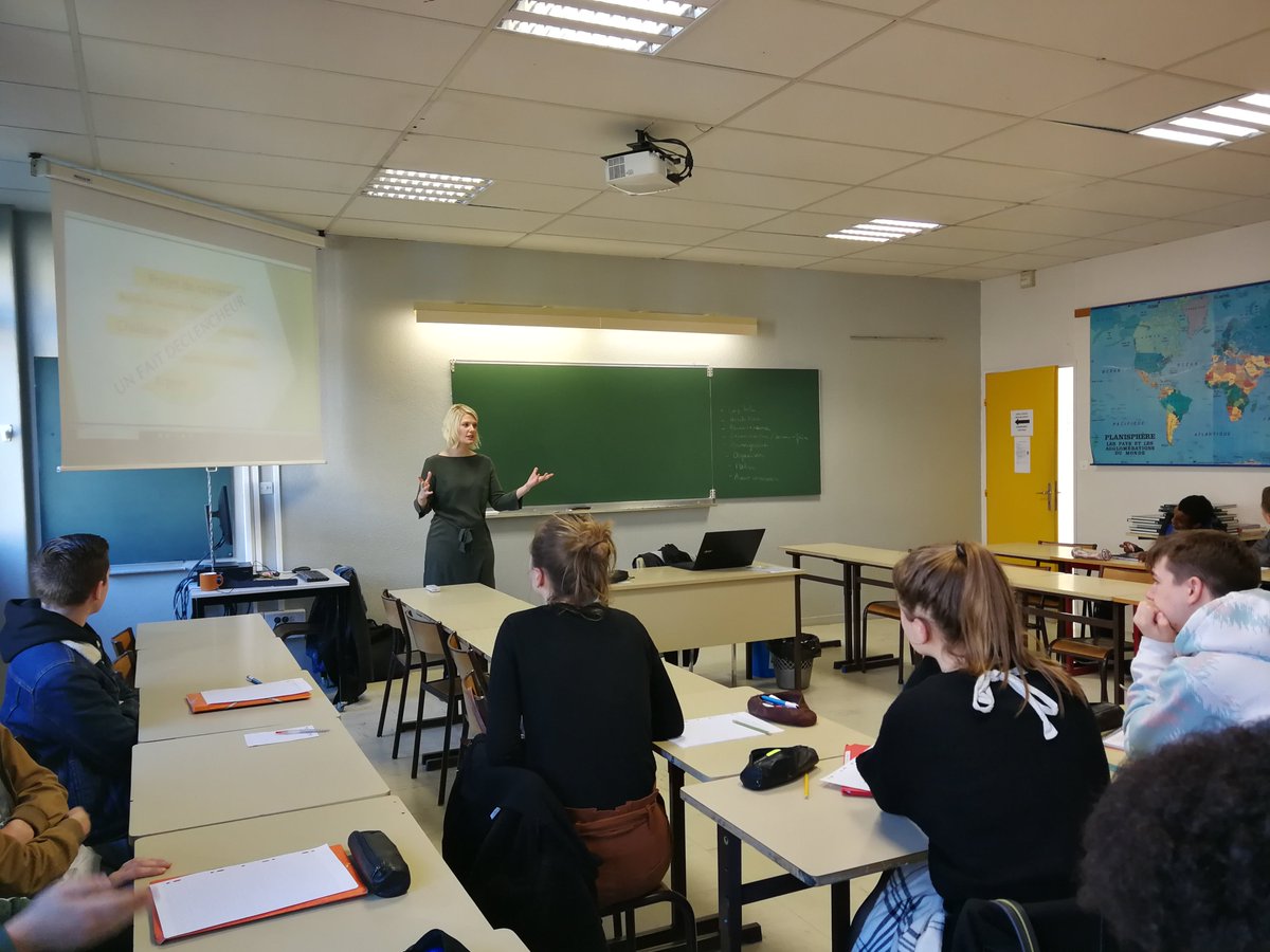 Intervention sur l'entreprenariat au Lycée SALVADOR ALLENDE ce Lundi 25 Mars
Merci aux élèves de la section STMG pour leur accueil !
Nous vous souhaitons à tous de pouvoir concrétiser vos projets professionnels.

 #interventionécole  #entreprendre