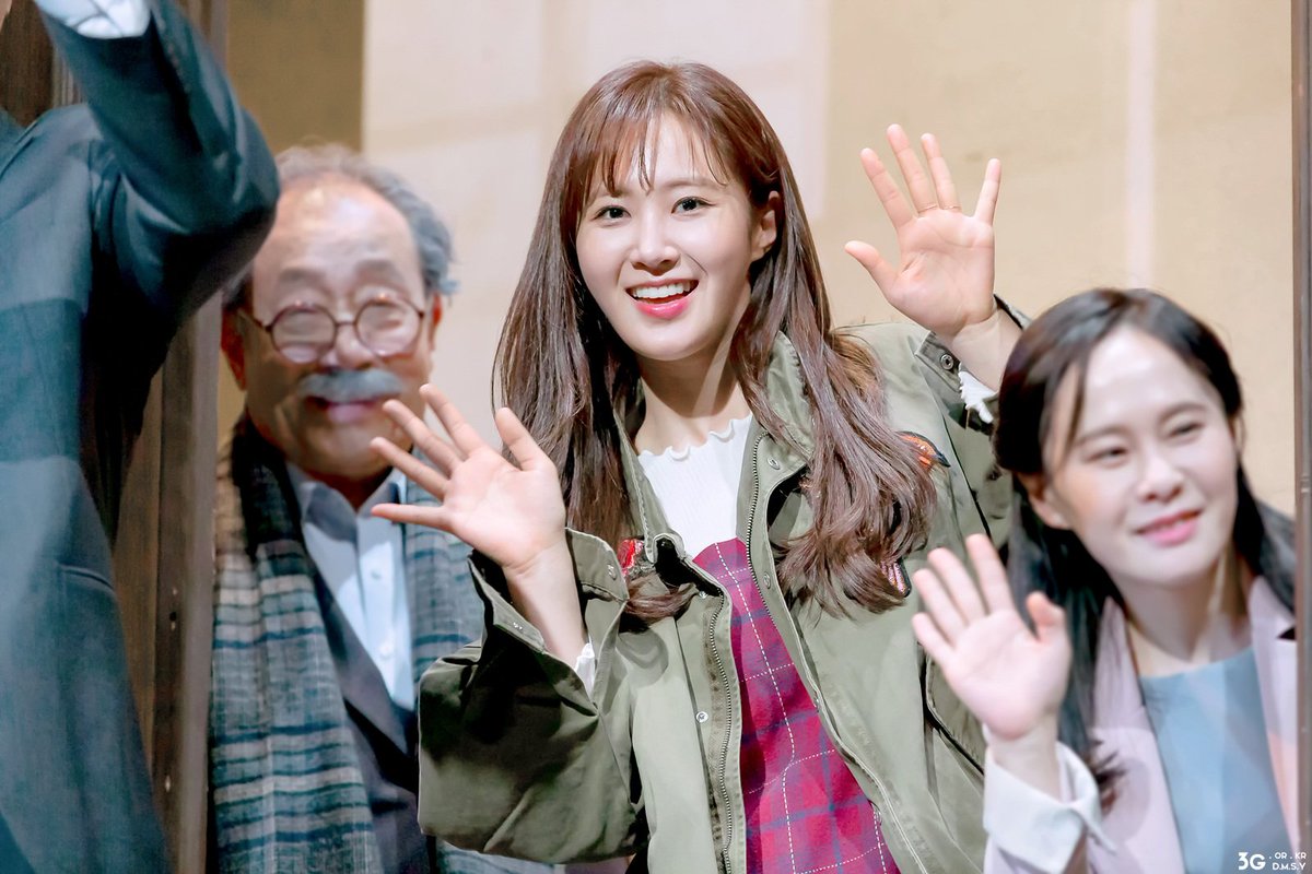 axbks's tweet photo. 190317 연극 앙리할아버지와 나 curtain-call - 소녀시대 유리 4p by DMSY https://t.co/59L6qUKoz1   #소녀시대 #유리 #SNSD #Yuri https://t.co/z63HTvl61H