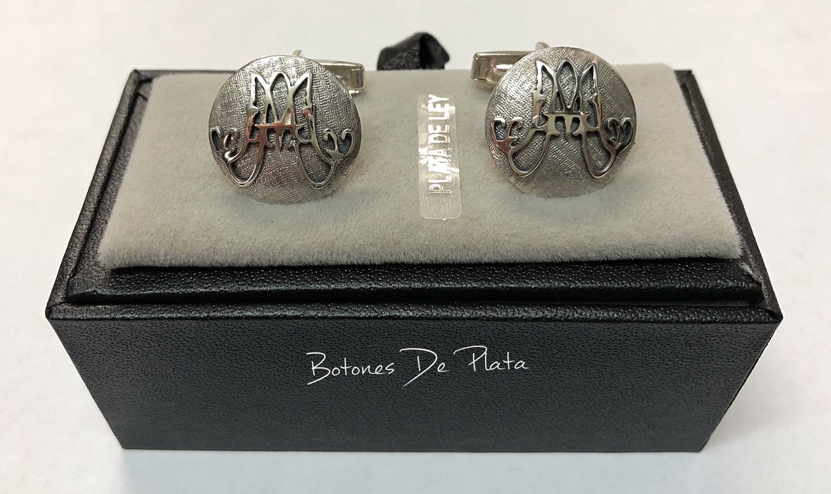 botonesdeplata's tweet photo. Artesanía pura y dura! Gemelos hechos en plata con la M mariana.
Juzguen ustedes el trabajo. “Despacito, paciencia, cariño... que hacer las cosas bien, importa más que hacerlas” https://t.co/Zs4FFtuf3C #mmariana #mdemaria https://t.co/8dpjHCHhAh