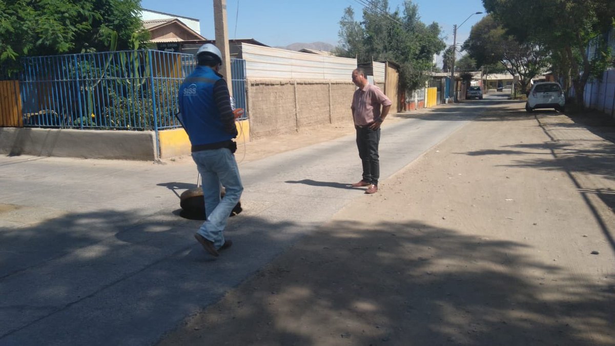 SISS_CHILE's tweet photo. Equipo #SISS #Atcama fiscaliza condición operativa del sistema de recolección de aguas servidas asociados a los establecimientos educacionales de la comuna de Copiapó https://t.co/EqxosXZGKa
