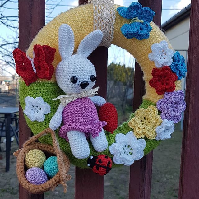 Mammybluebeads's tweet photo. Eastetn door hanger for my best friend Hajnalka :) #giftforbestfriend #wreath #easterwreath #easterdoorhanger #easterdecor #crochetwreath #instacrochet #instaeaster #instalike #instalove #like4like #instagood #followme https://t.co/HNSkLWDsn0 https://t.co/B7v8sSzt93