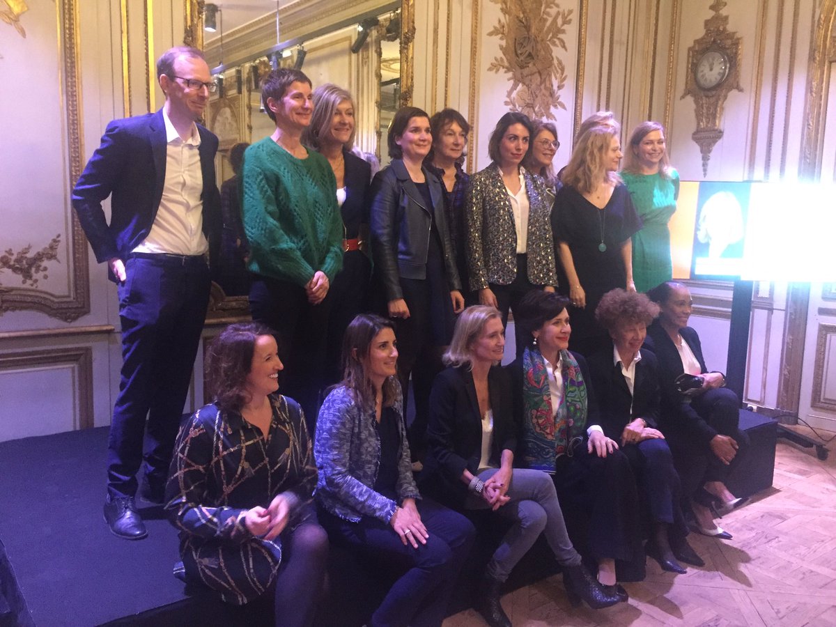 sylvieschaffner's tweet photo. Bravo à cette rédaction 100% féminine pour ce numéro spécial de @Strategies #strategiesles15 et pour la qualité des articles ! https://t.co/OnnsYIL012