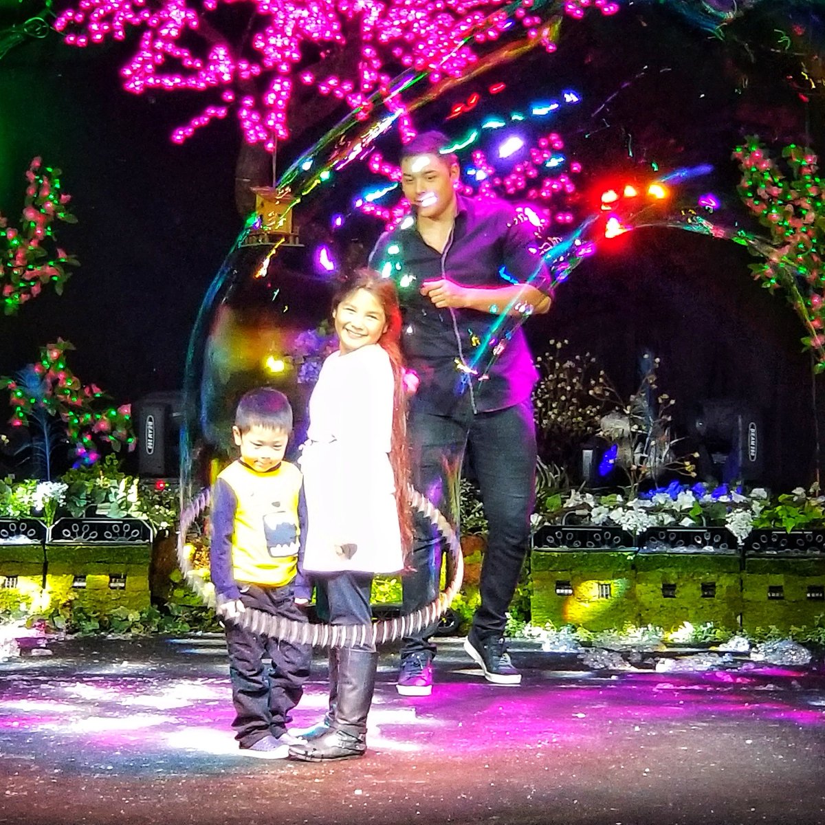 CleverlyCathryn's tweet photo. Who doesn't like bubbles? 5 days till Bubblefest returns to @DiscoveryCubeOC #bubblefest #discoverycubeoc #springbreak2019 AD https://t.co/fJAJ9NCWQ2