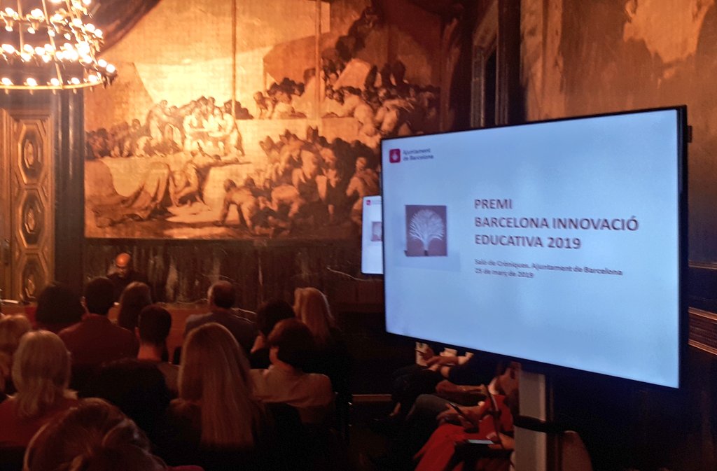 escolaDrassanes's tweet photo. @jordiserarols @jquintelag @consorciedubcn @AMPADrassanes @SEciutatvella 👏🏽Contents de rebre de @Laiaortiz @miquelessomba el #premiBarcelonaInnovacio19 en reconeixement del projecte #RAVALSTEAM compartit  amb @insmilabcn 
💪🏾Força per millorar i aprofundir en l'eix #DRASSANESTEAM https://t.co/07mo1ztKeG