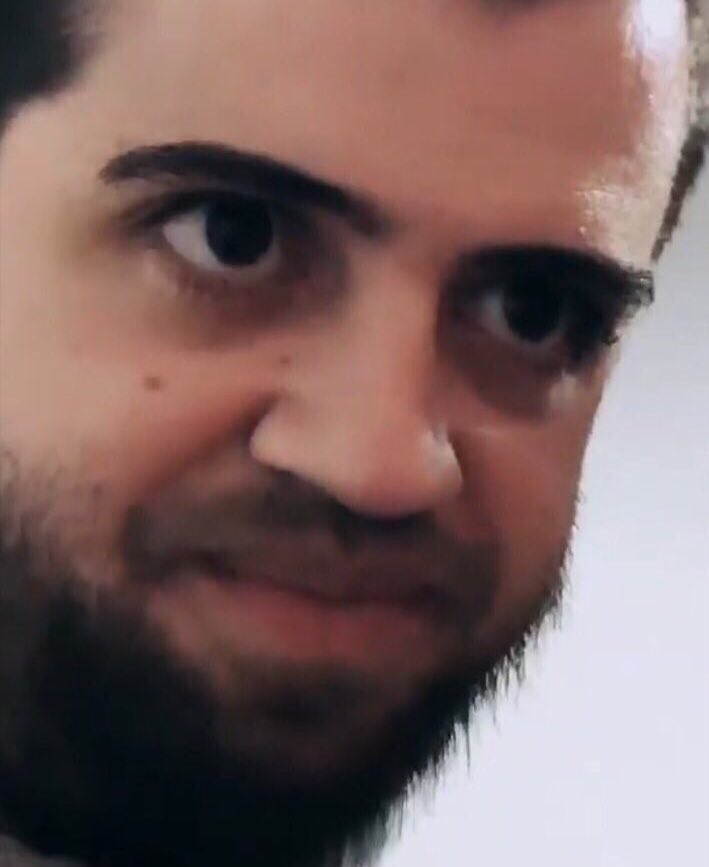 auronplay's tweet photo. cada día estoy más guapo no sé cómo coño lo hago joder https://t.co/vk97zRd4h6