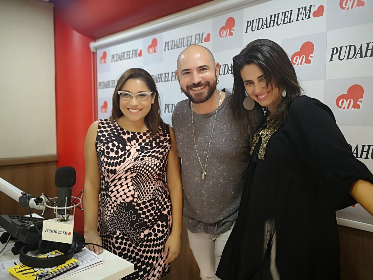RadioPudahuel's tweet photo. Ya estamos al aire con #Devajot en las #MuñecasPudahuel llámanos al 223812020-21-22...además envíanos tus audios, COMENTARIOS Y BUENA ONDA AL +56 9 94505122 y no te olvides @claudiasaezh_ @Siliconvalle @devajot y recuerda visitar https://t.co/F6FaNDC0Kn https://t.co/9HQoYfks52