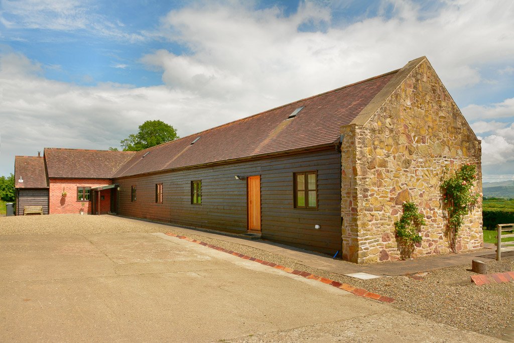 UpperOnibury's tweet photo. 3 of our self catering holidays cottages all sleep 12, perfect for group holidays with friends &amp; family!
https://t.co/kBpD6xfaXG
#BridgnorthHour https://t.co/PCHdoBcJHE
