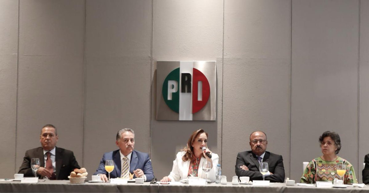 PrensaCENPRI's tweet photo. #Boletín l #Diálogo con ex gobernadores fortalece al @PRI_Nacional: @ruizmassieu.

📄https://t.co/nft50ClPKn https://t.co/XfCErenOAS