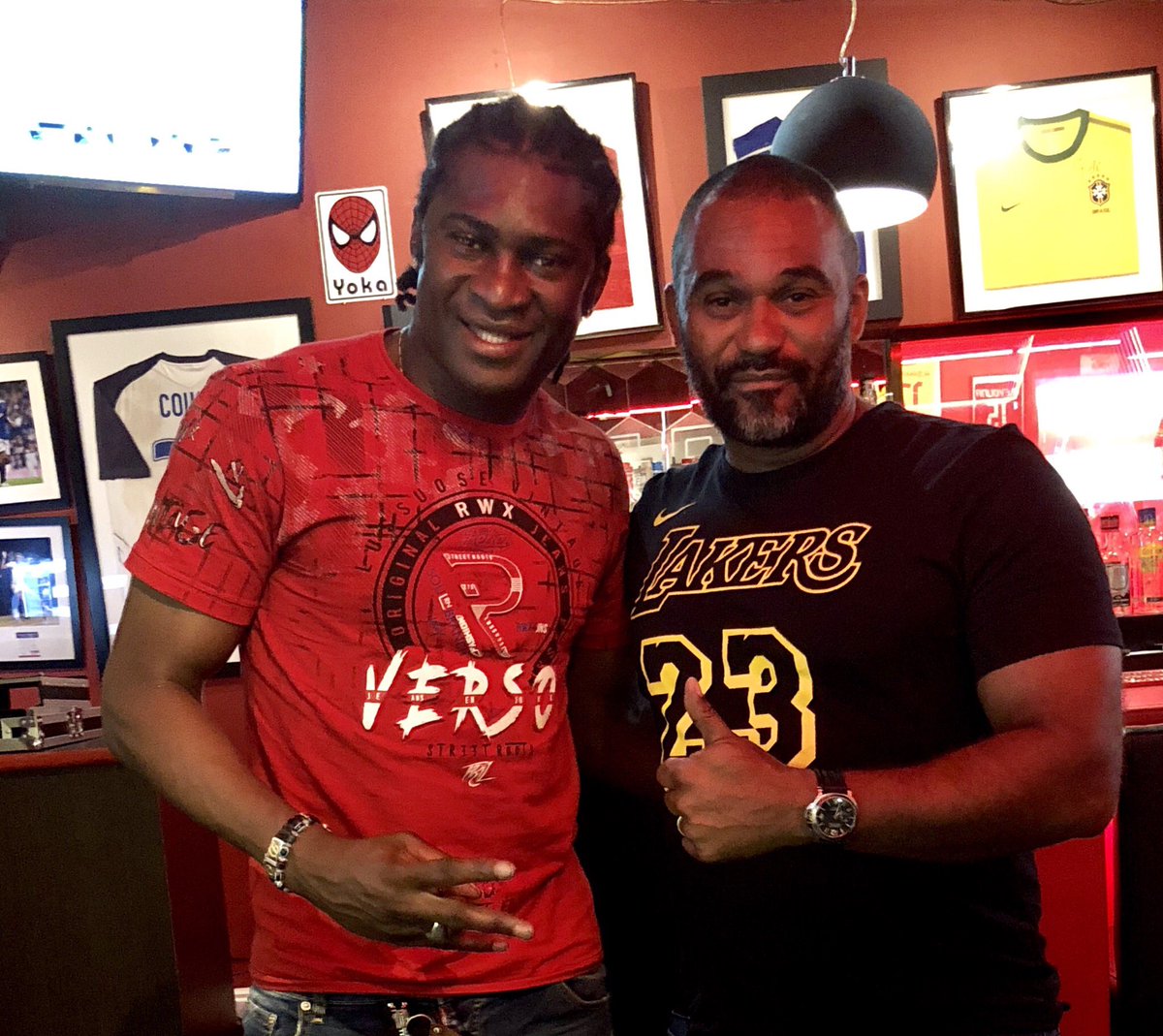 SteedRey's tweet photo. #Gabon Didier Ovono, Heureux de t’avoir vu à YOKA Sport Bar. Grand match contre le Burundi mais dommage on n’ira pas #CAN2019 en #Egypte @YOKA1849 #Libreville https://t.co/0J8qHWGCfa