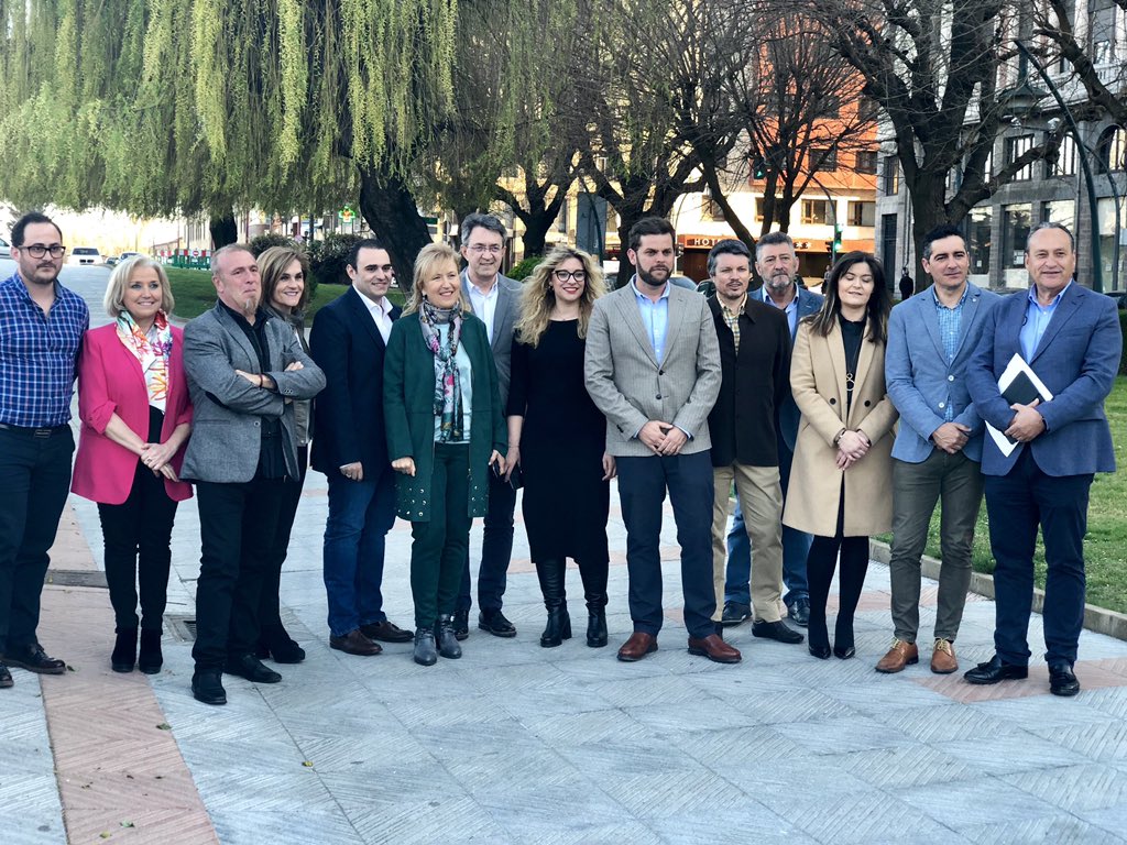 PPopular_Leon's tweet photo. Hoy hemos presentado nuestras candidaturas al Congreso y al Senado. Un equipo fuerte y preparado para ganar las próximas elecciones generales del #28A https://t.co/yBDXQwEUUP