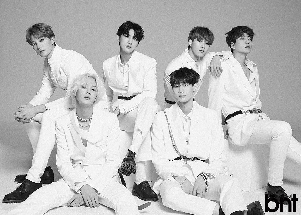 SoundLineRadio's tweet photo. El grupo #VAV muestran sus frescura para la revista #BNT https://t.co/Q7Ma57c5c9