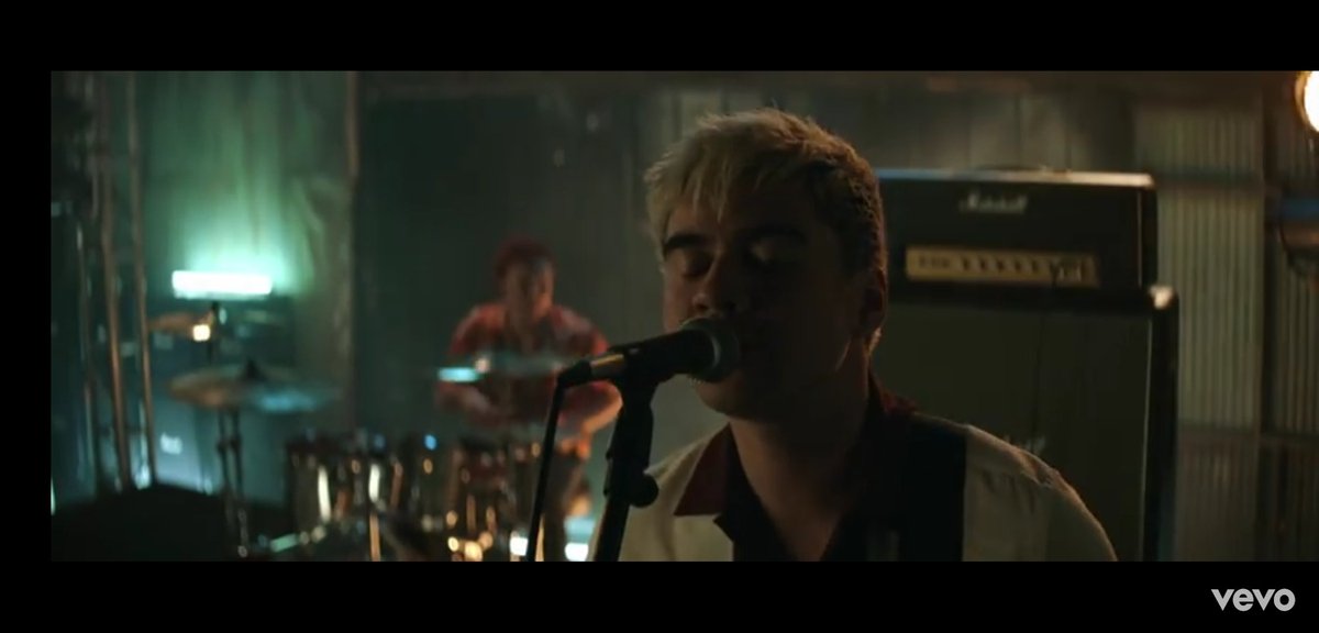 dabimlot's tweet photo. can we take a moment to see how beautiful they are #WhoDoYouLoveMusicVideo https://t.co/IPMwXdR6Pk