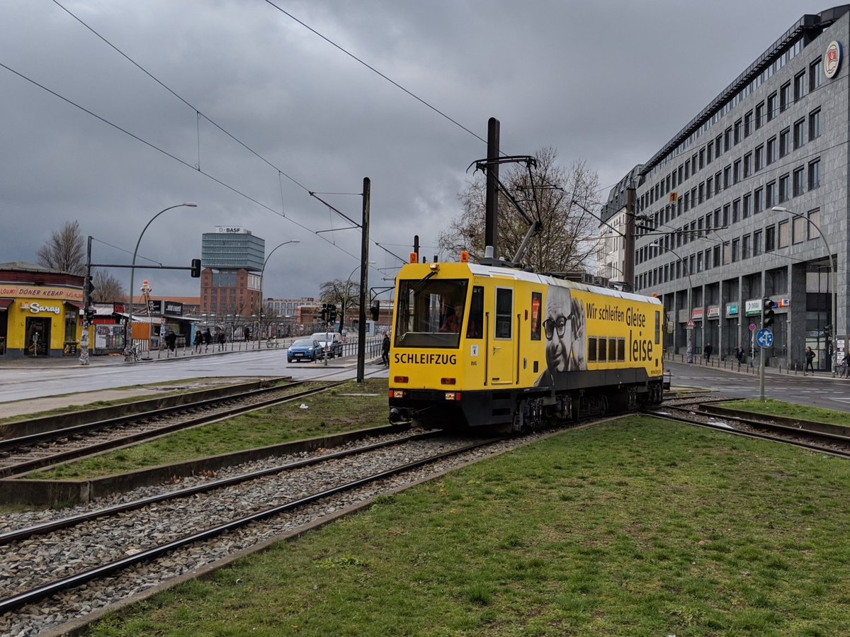 mirkosw's tweet image. "Wir schleifen die Gleise leise"
#schienenschleiffahrzeug #SF60 #windhoff #bvg #weilwirdichlieben