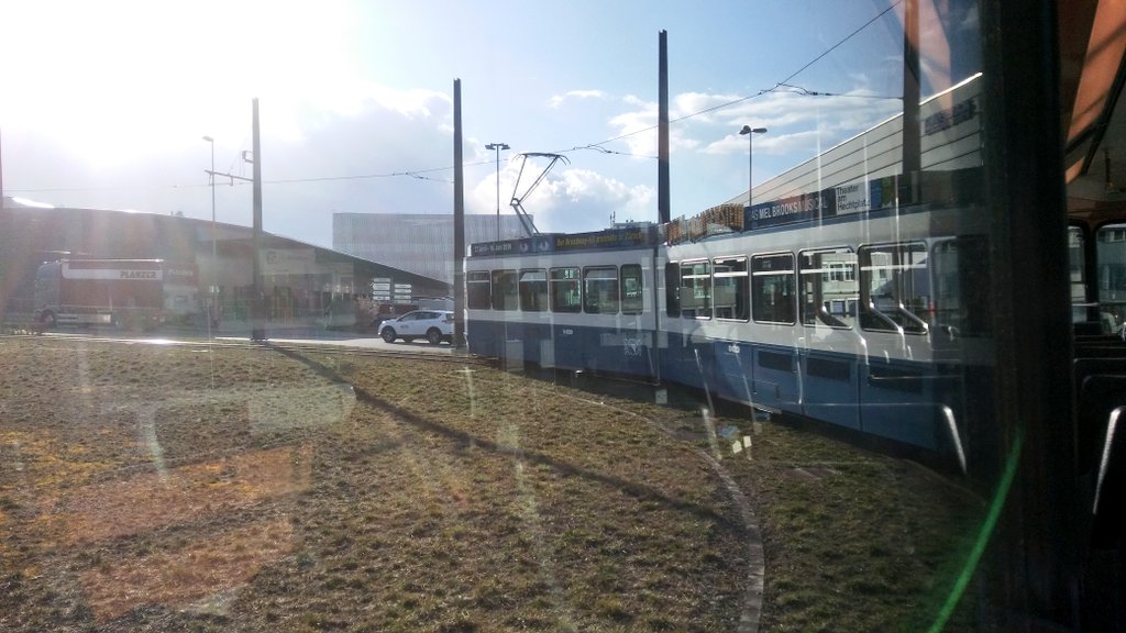 _wrzlbrnft_'s tweet photo. #Kurventweet #Glattalbahn #Tram2000 https://t.co/KO1kHnHypP